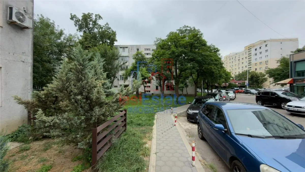 Spatiu comercial de inchiriat in Podul Ros - foto 11