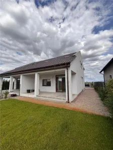 DUPLEX SPATIOS, MOSNITA NOUA, LOCATIE EXCELENTA, CURTE AMENAJATA - Mosnita Noua