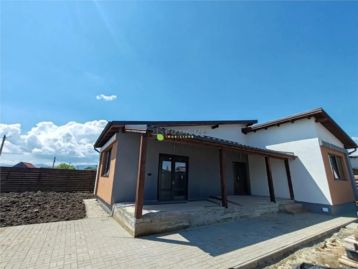 Casa noua, singur in curte - Izvor - foto 2