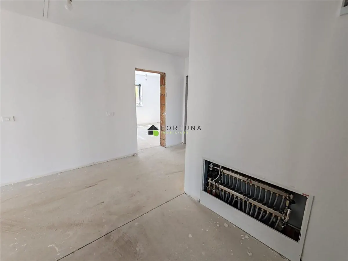 Casa noua, singur in curte - Izvor - foto 11