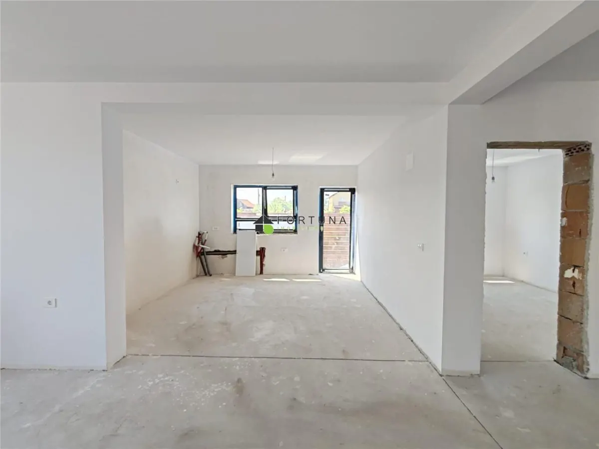 Casa noua, singur in curte - Izvor - foto 12