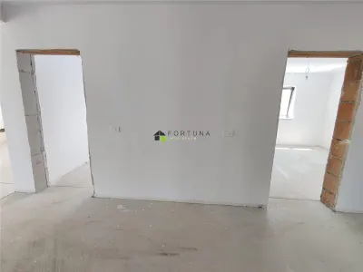 Casa noua, singur in curte - Izvor - foto 13