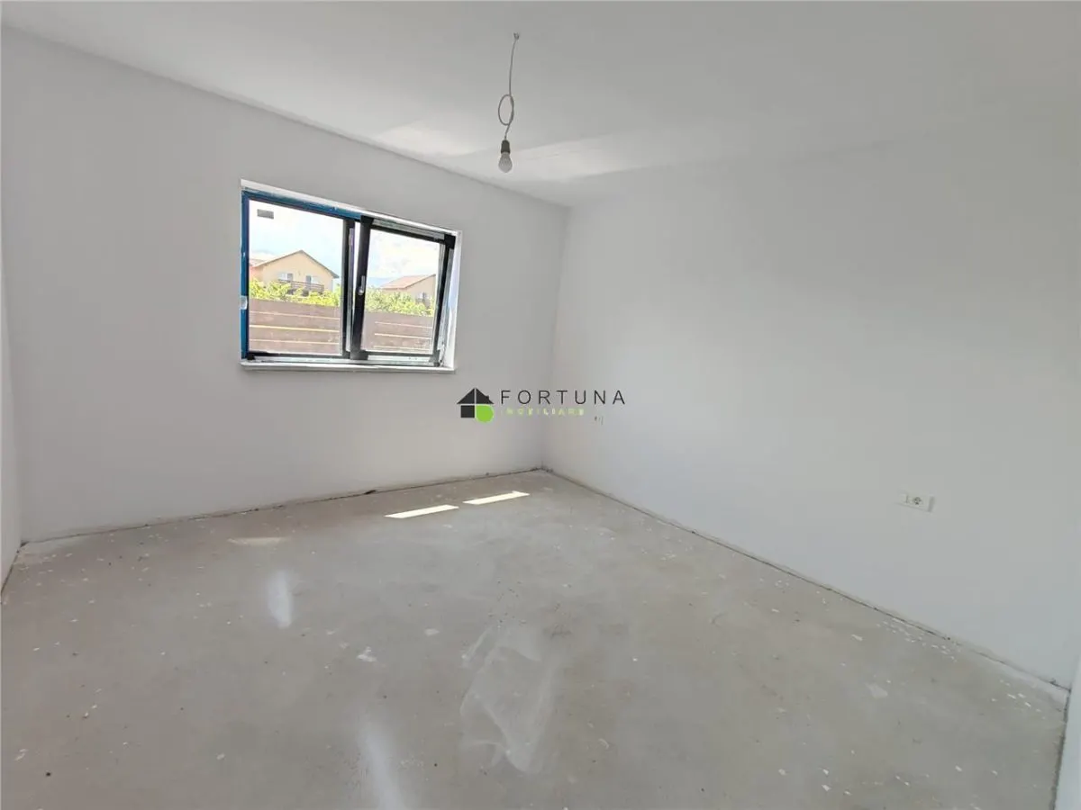 Casa noua, singur in curte - Izvor - foto 14