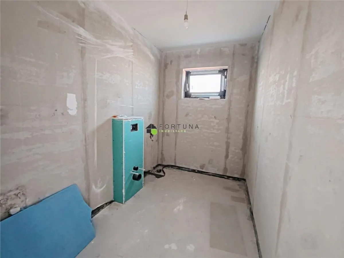 Casa noua, singur in curte - Izvor - foto 15