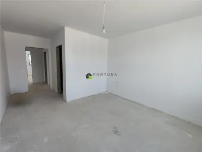 Casa noua, singur in curte - Izvor - foto 16