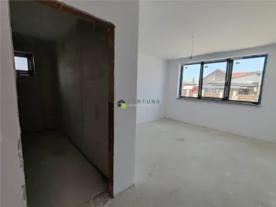 Casa noua, singur in curte - Izvor - foto 17
