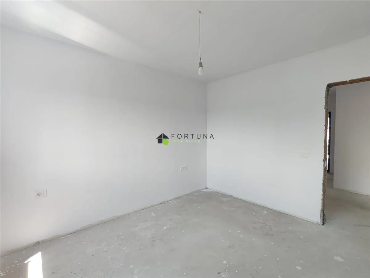 Casa noua, singur in curte - Izvor - foto 18