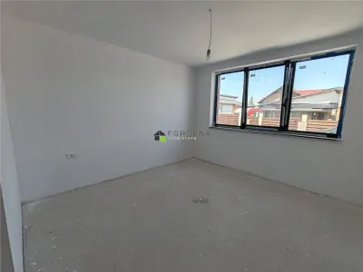Casa noua, singur in curte - Izvor - foto 19