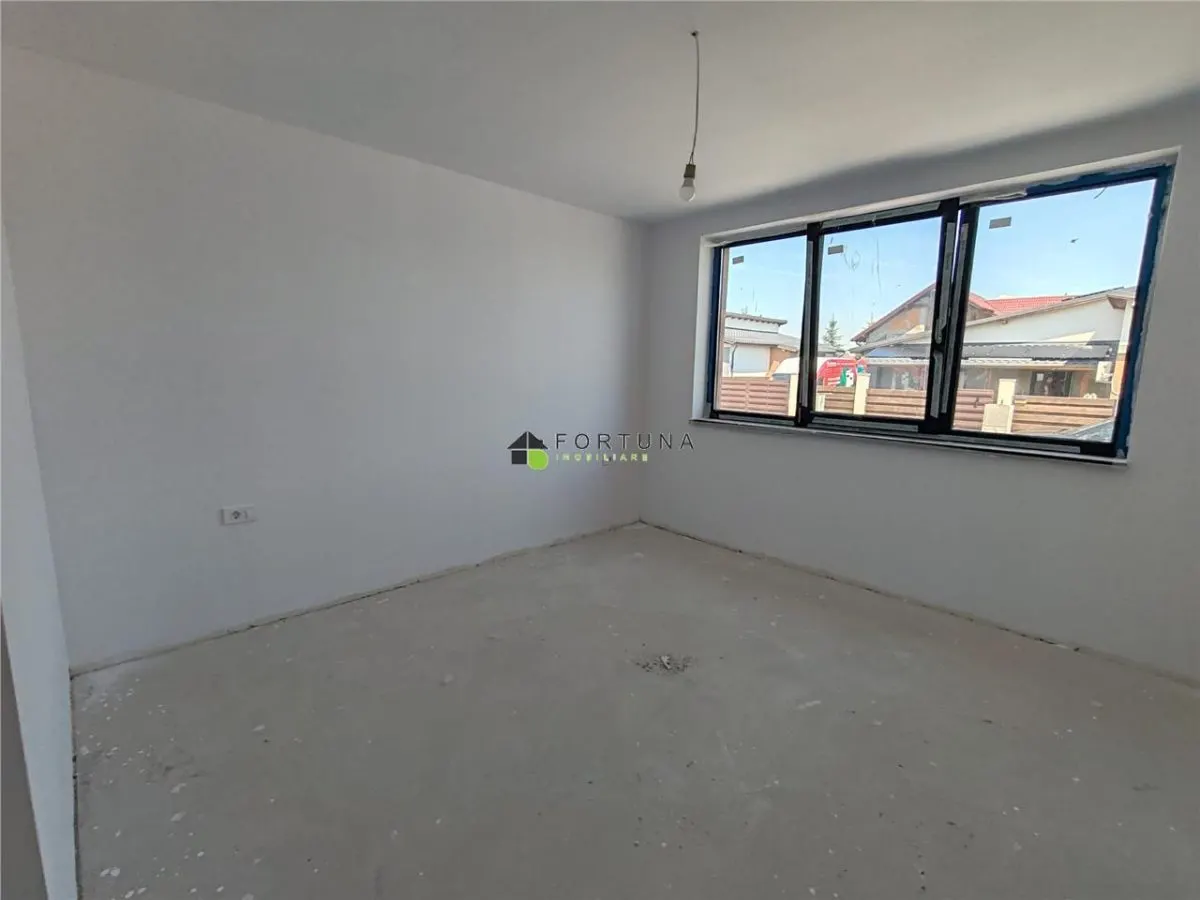 Casa noua, singur in curte - Izvor - foto 19