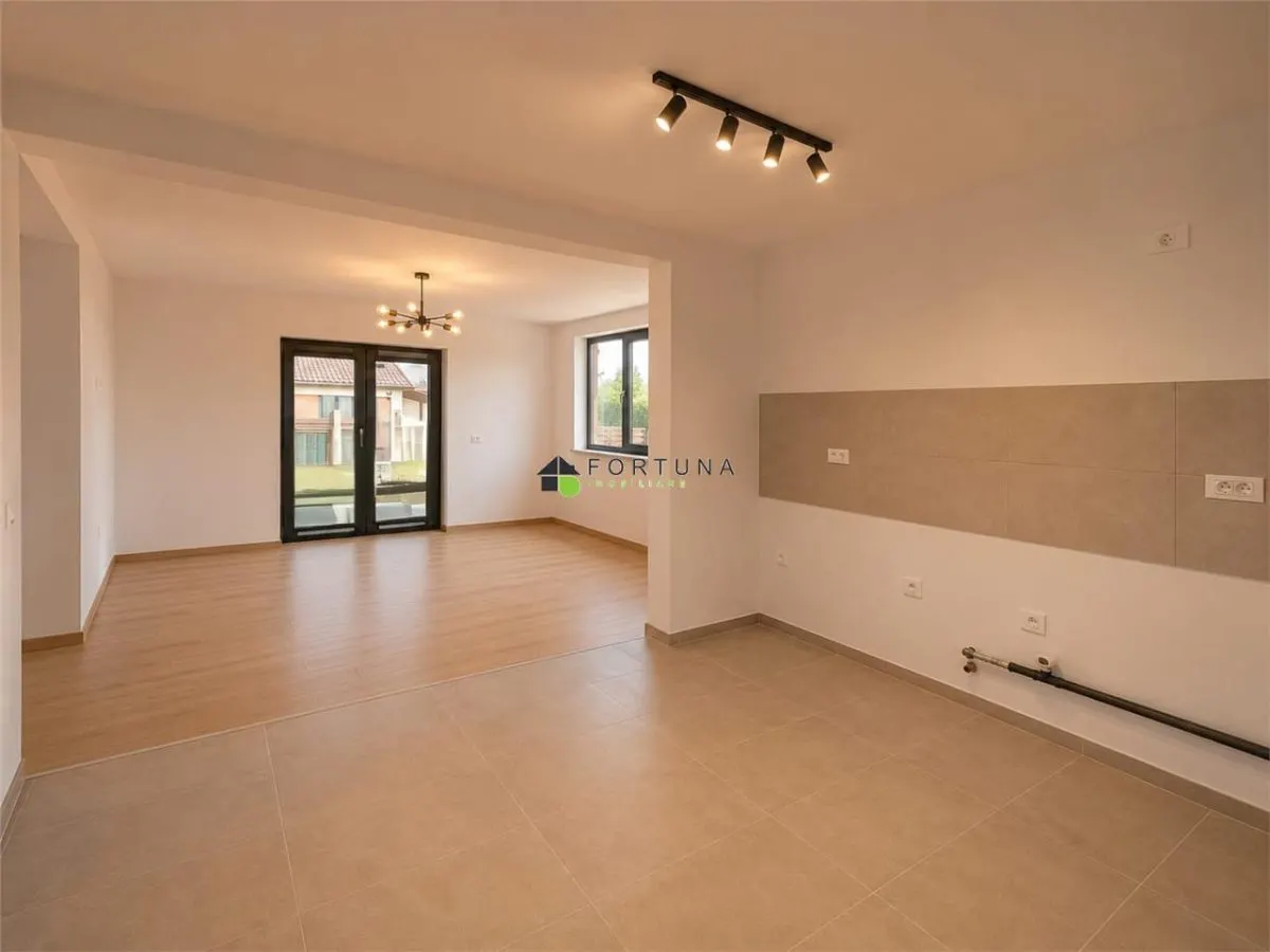 Casa noua, singur in curte - Izvor - foto 5