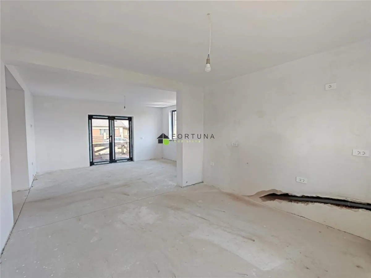 Casa noua, singur in curte - Izvor - foto 6