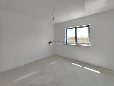 Casa noua, singur in curte - Izvor - foto 8