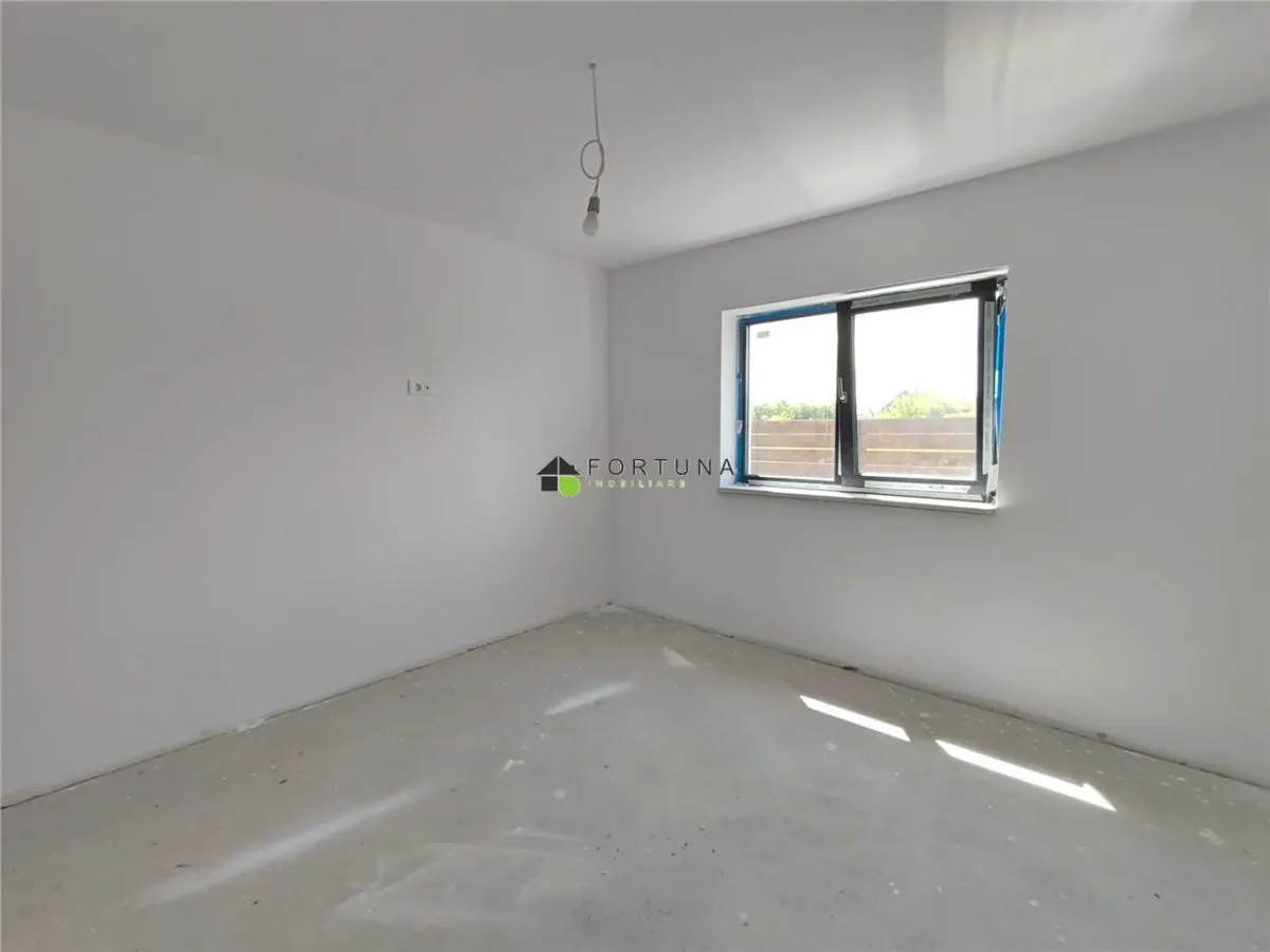 Casa noua, singur in curte - Izvor - foto 8