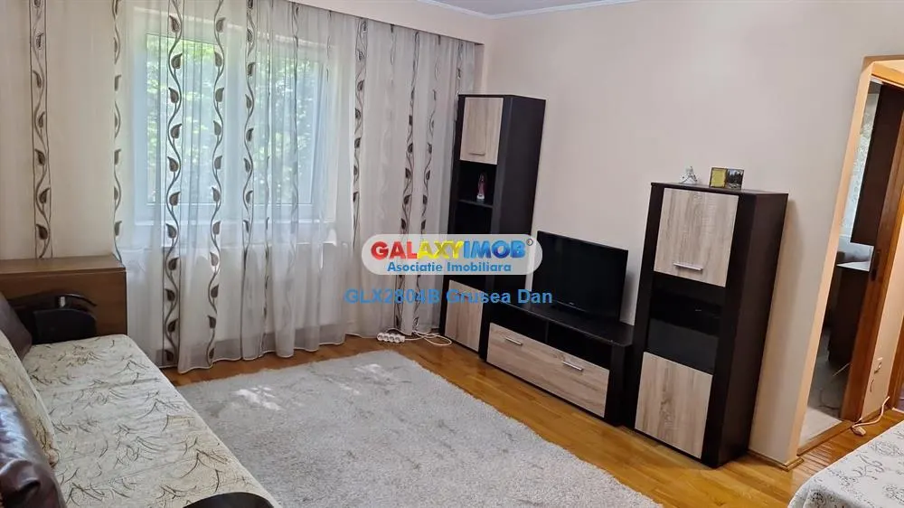 pta resita | 2cam 43mp modern etaj 2 1980 | AC balcon | metrou - foto 1