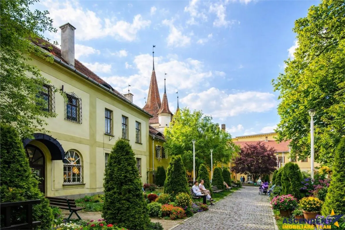 Vila Centru Istoric, Brasov: recomandata si pentru clinica/ centru educational - foto 1