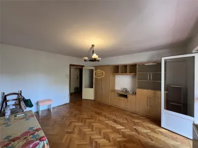 Apartament 4 camere | Etaj 1 | Micro 16 - Aleea Universului - foto 2