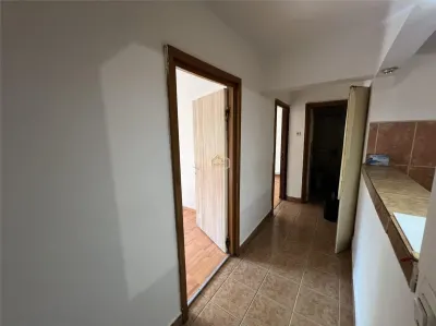 Apartament 4 camere | Etaj 1 | Micro 16 - Aleea Universului - foto 13