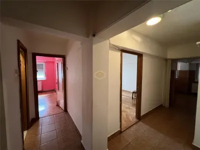 Apartament 4 camere | Etaj 1 | Micro 16 - Aleea Universului - foto 15