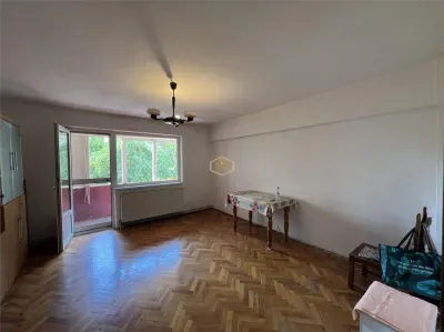 Apartament 4 camere | Etaj 1 | Micro 16 - Aleea Universului - foto 3