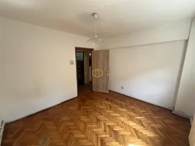 Apartament 4 camere | Etaj 1 | Micro 16 - Aleea Universului - foto 5