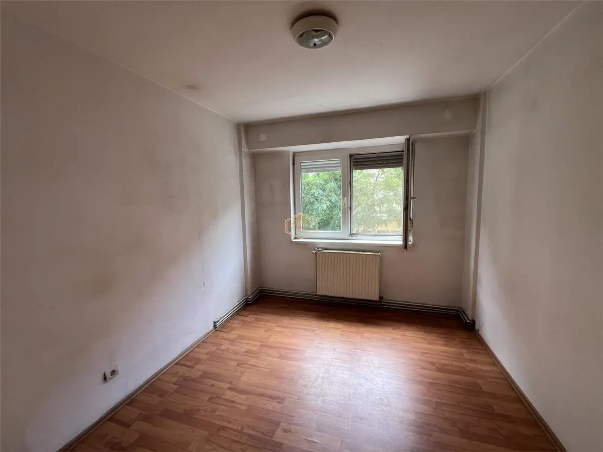 Apartament 4 camere | Etaj 1 | Micro 16 - Aleea Universului - foto 6