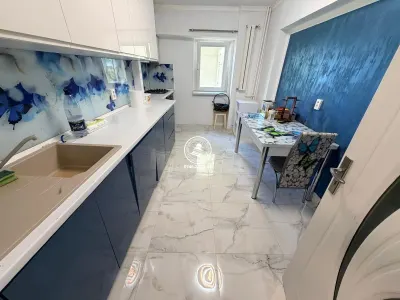 Apartament cu 3 camere decomandat  Dacia, bloc 1990 - Iasi
