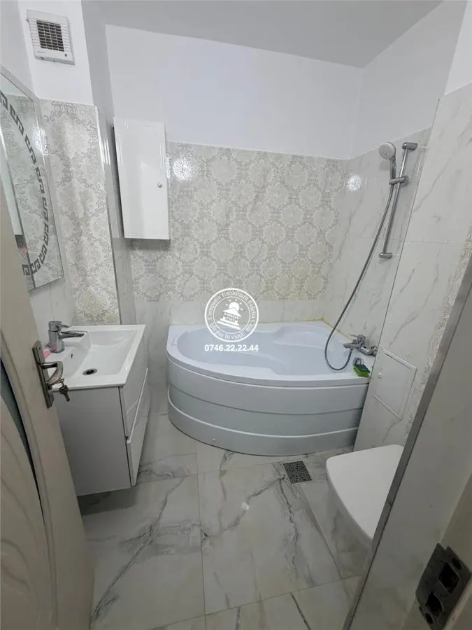 Apartament cu 3 camere decomandat  Dacia, bloc 1990 - foto 14
