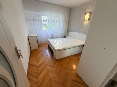 Apartament cu 3 camere decomandat  Dacia, bloc 1990 - foto 15