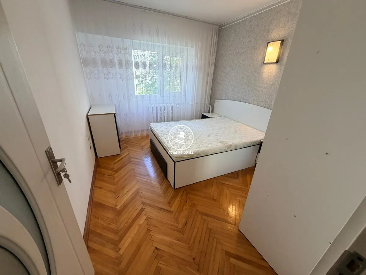 Apartament cu 3 camere decomandat  Dacia, bloc 1990 - foto 15