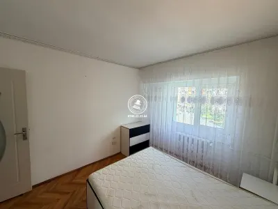 Apartament cu 3 camere decomandat  Dacia, bloc 1990 - foto 16