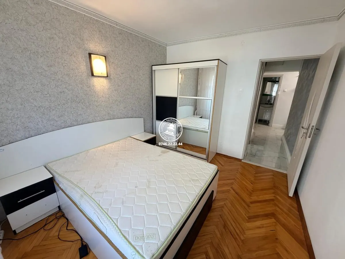 Apartament cu 3 camere decomandat  Dacia, bloc 1990 - foto 18