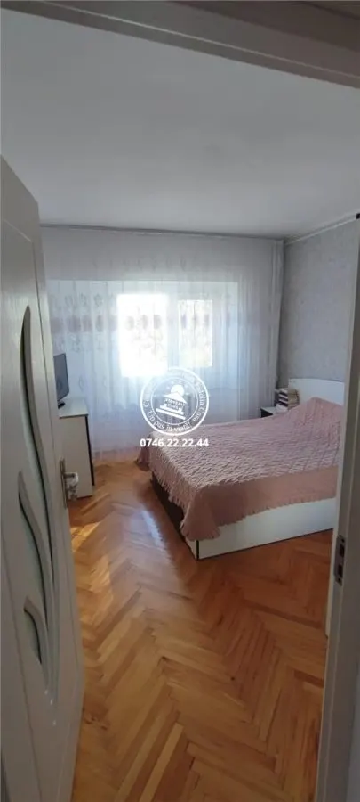 Apartament cu 3 camere decomandat  Dacia, bloc 1990 - foto 3