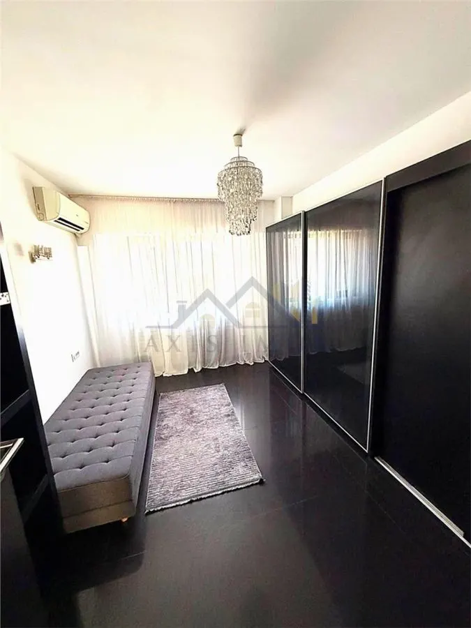 Apartament modern 3 camere conf 1 decomandat Zona Centru - foto 3