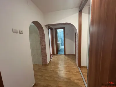 Apartament cu 2 camere de vanzare, zona centrala (Capela) - Focsani