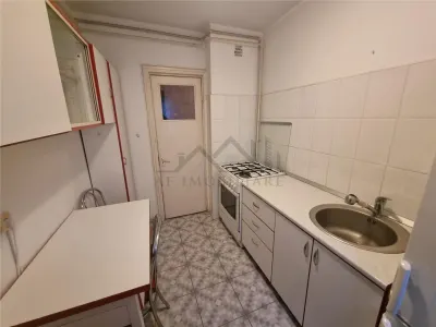 Apartament cu 2 camere Podu Ros - foto 9