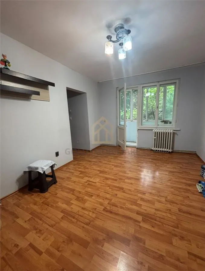 Apartament 3 camere de vanzare - foto 2