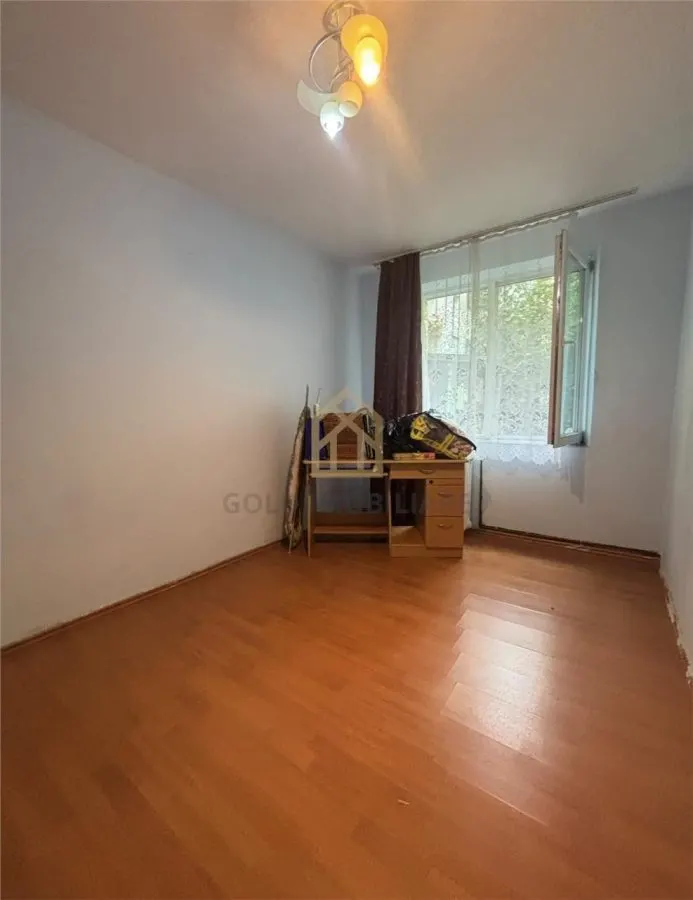 Apartament 3 camere de vanzare - foto 4