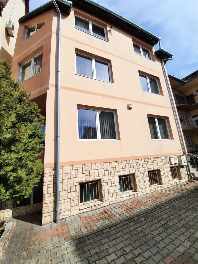 Spatiu birouri 5 camere 2 bai in zona centrala - foto 9