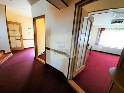 Spatiu birouri 5 camere 2 bai in zona centrala - foto 10