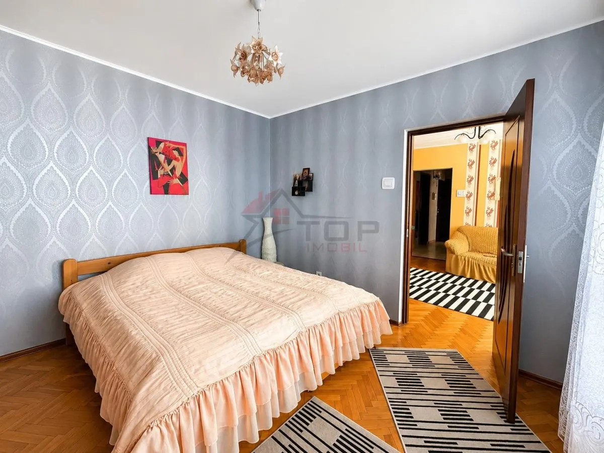 Vanzare apartament 3 camere - Podu Ros - bulevard etaj 2 - foto 2