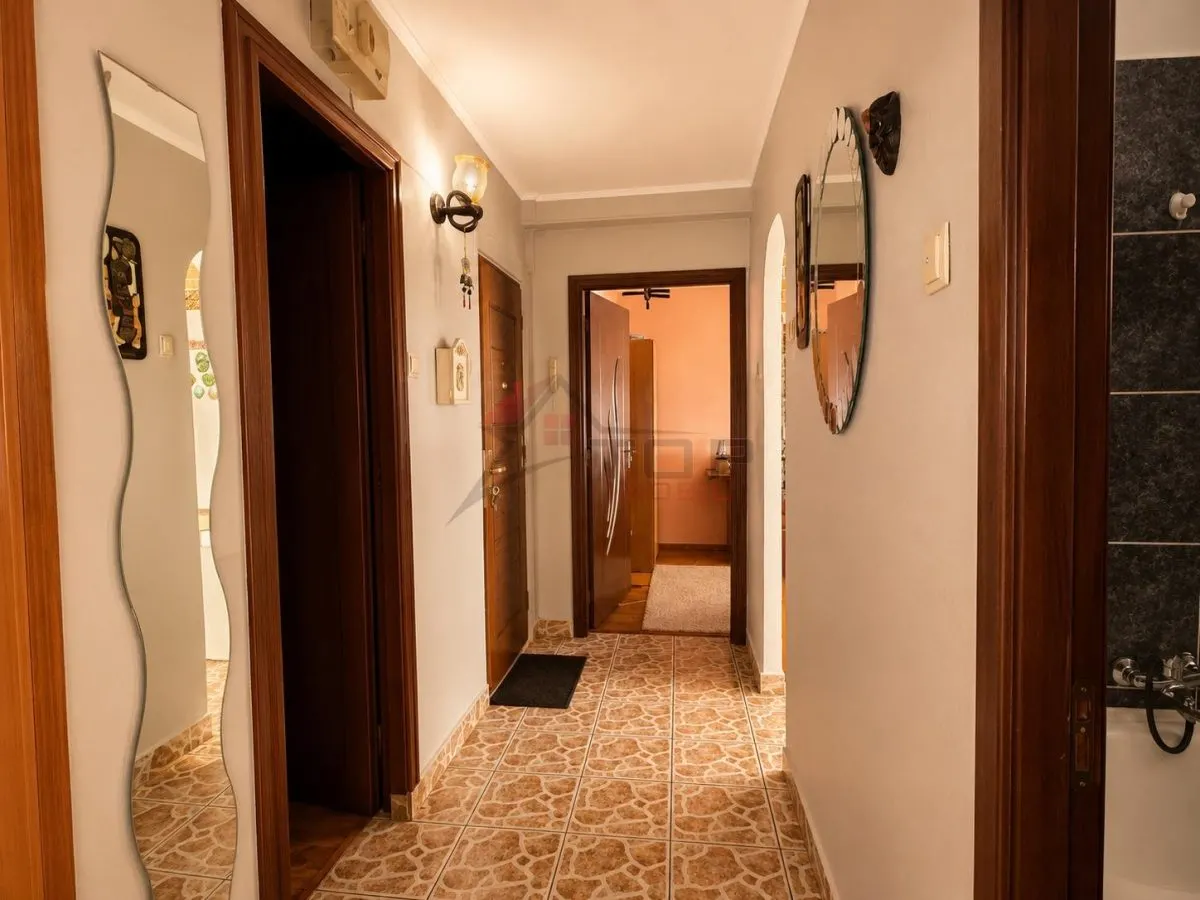 Vanzare apartament 3 camere - Podu Ros - bulevard etaj 2 - foto 10