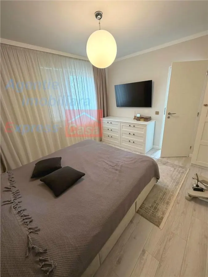Revanzare, fara TVA: Apartament 3 camere, bloc nou, zona semicentrala - foto 1
