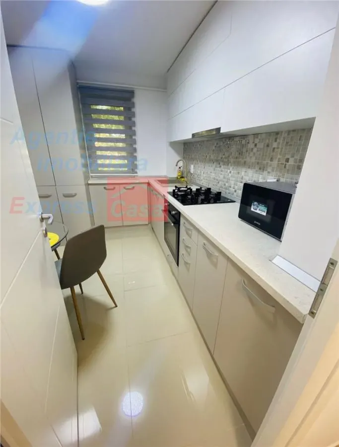 Revanzare, fara TVA: Apartament 3 camere, bloc nou, zona semicentrala - foto 6