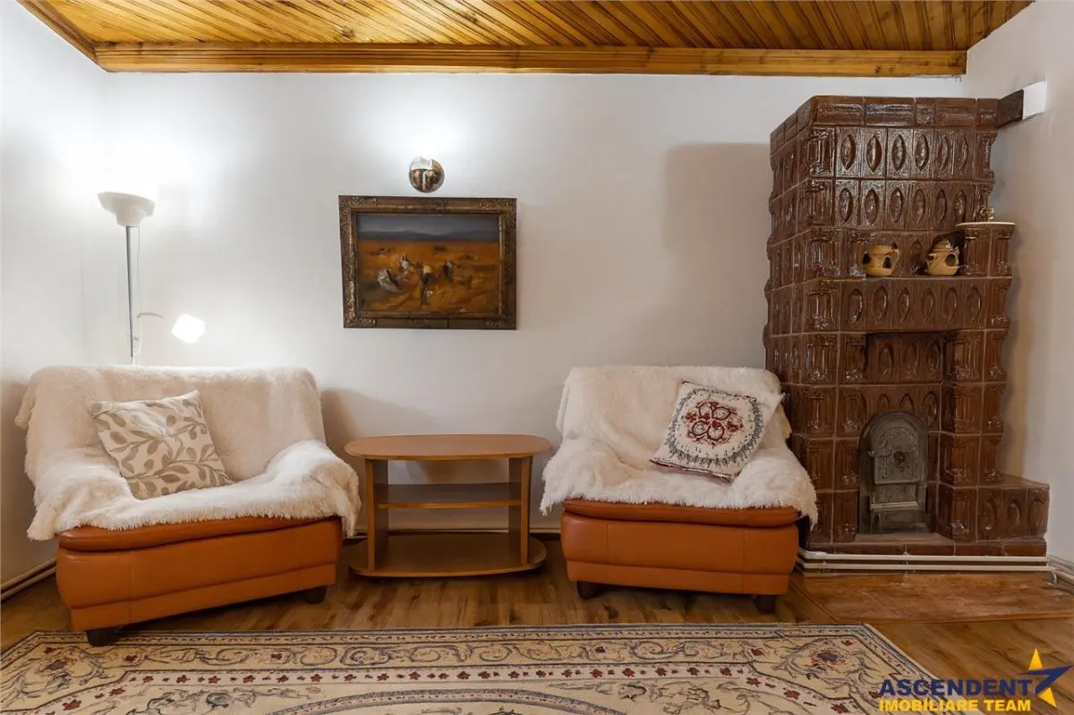 LIVE! Casa cu arhitectura traditionala, curte spatioasa, foisor, Rucar. Bran - foto 17