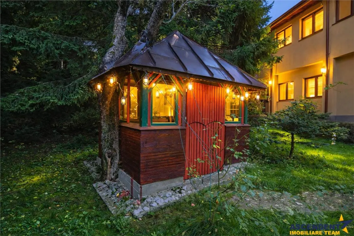 LIVE! Casa cu arhitectura traditionala, curte spatioasa, foisor, Rucar. Bran - foto 9