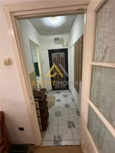 Vand apartament George Enescu,  31mp, etaj 4/4 pret mic 37.000 euro - foto 3