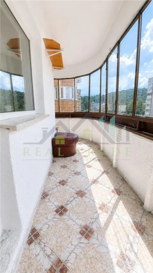 Apartament 2 camere decomandat, etaj intermediar Centrul Civic- str. Toamnei - foto 4