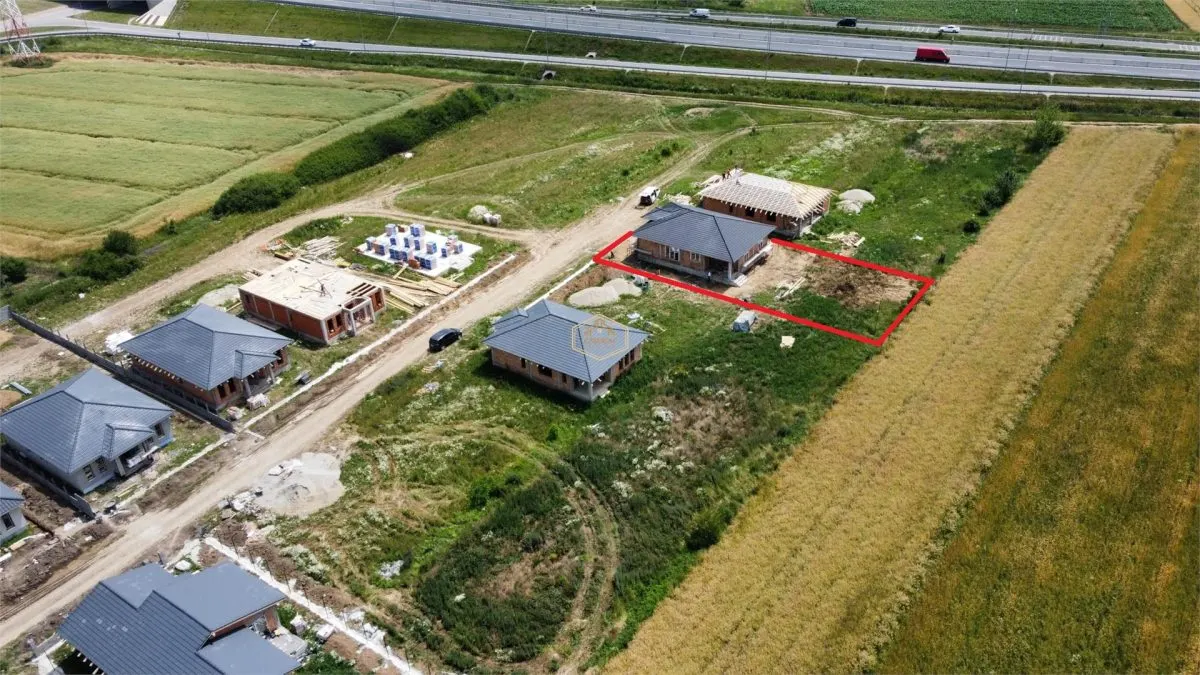 Casa Noua cu 4 camere si 3 bai - 136 mÂ² | Teren 670 mÂ² - foto 2
