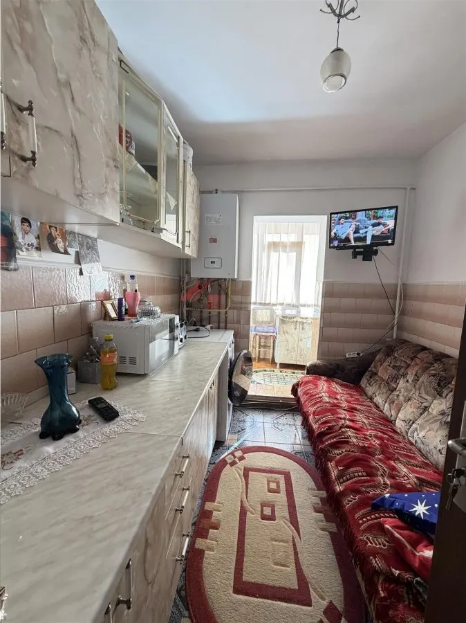 Apartament 2 camere decomandat- Nicolina 1 - foto 4