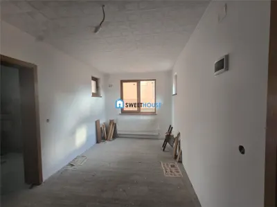 Oportunitate de investitie  2 case  in aceeasi curte Fagaras Zona Centrala - foto 15